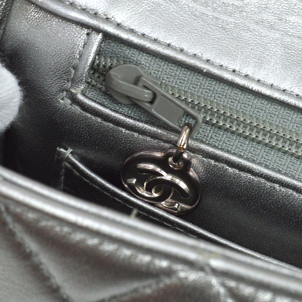 CHANEL 1996-1997 Flap Handbag JT08647k