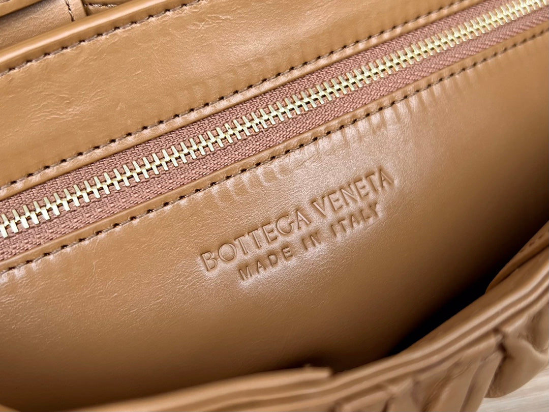 CASSETTE 28 IN MEDIUM BROWN SOFT LAMBSKIN Amelia