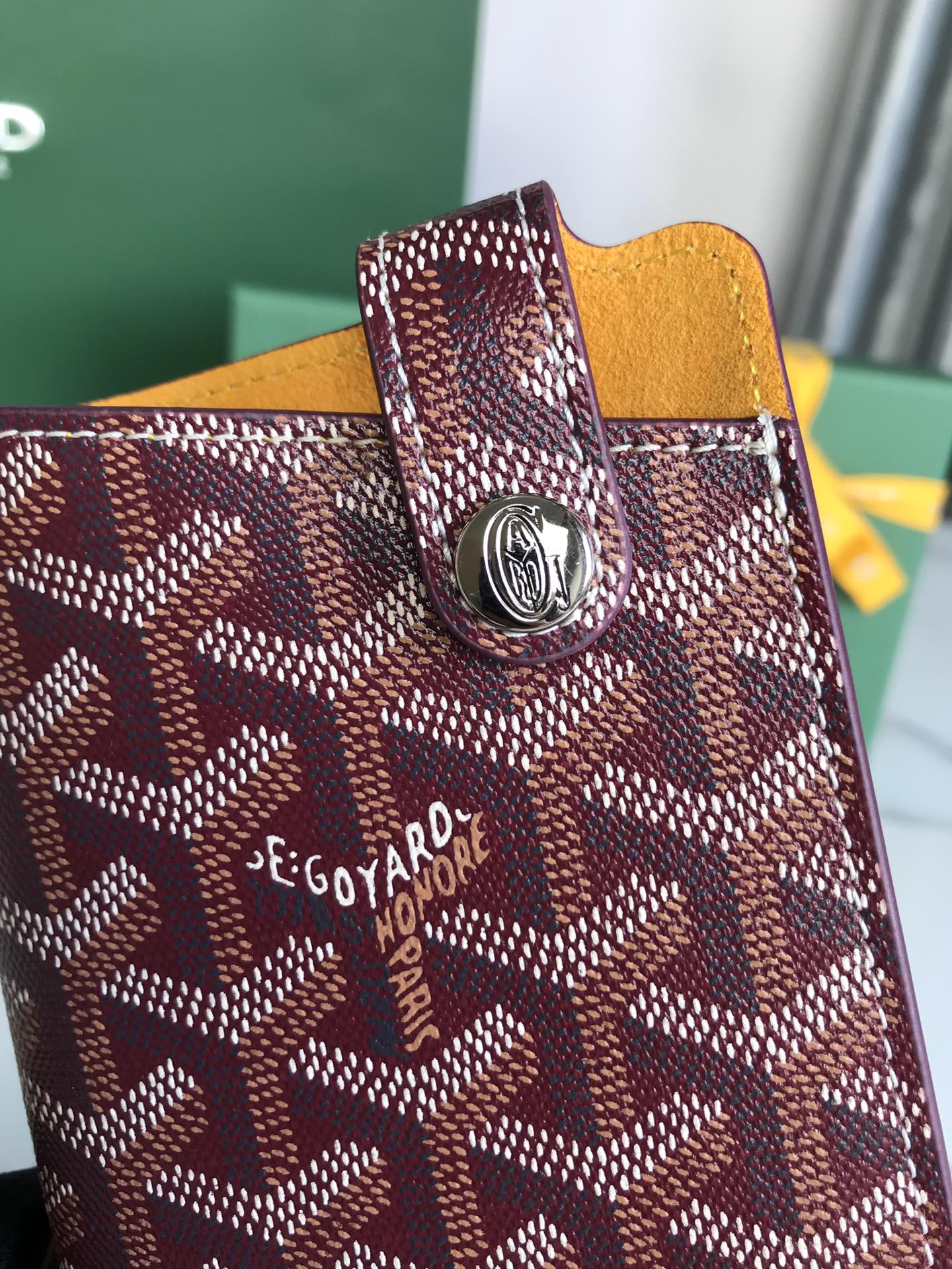 MONTMARTRE GM CASE 18 IN WINE RED GOYARDINE CANVAS Amelia Bags