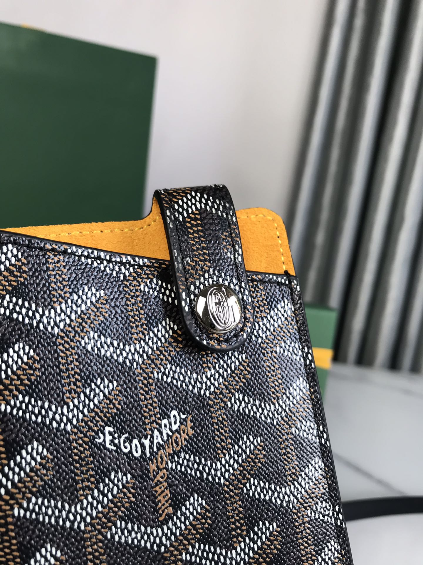 MONTMARTRE GM CASE 18 IN BLACK GOYARDINE CANVAS Amelia Bags