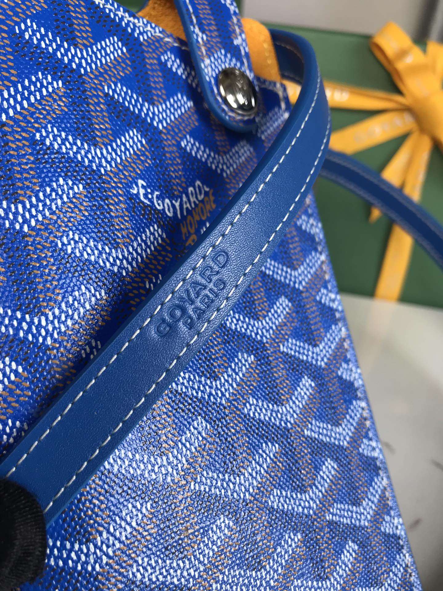 MONTMARTRE GM CASE 18 IN SAPPHIRE BLUE GOYARDINE CANVAS Amelia Bags