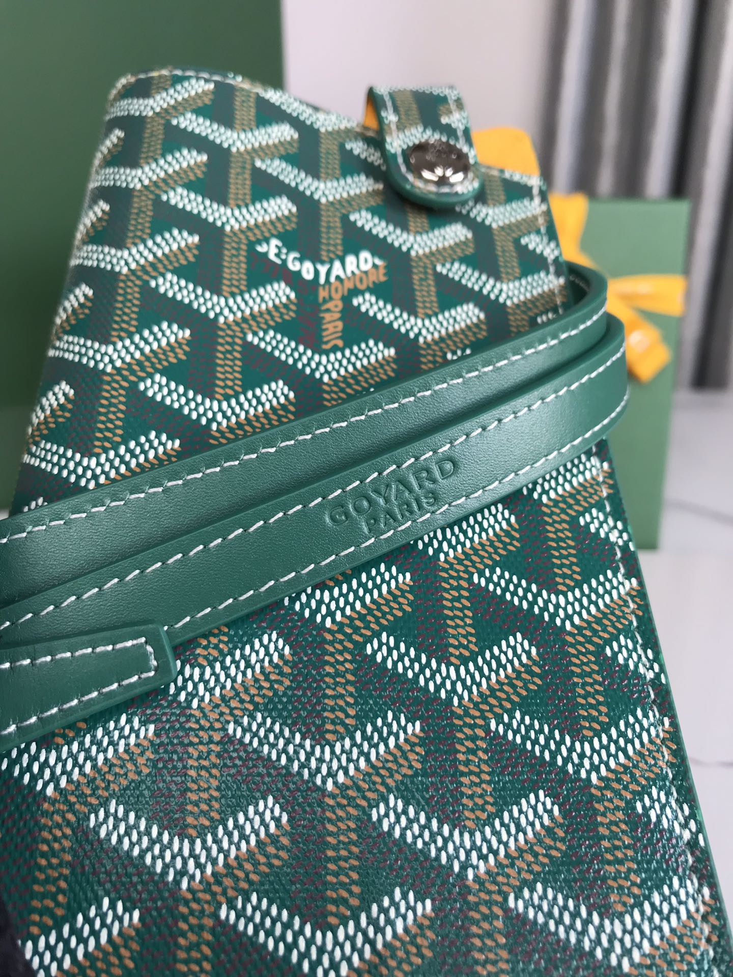 MONTMARTRE GM CASE 18 IN GREEN GOYARDINE CANVAS by Amelia