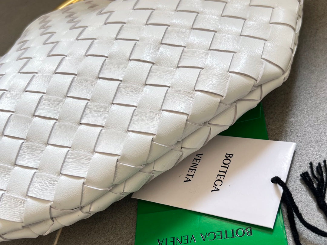 SARDINE 33 WITH CHAIN IN WHITE LAMBSKIN Amelia Amelia