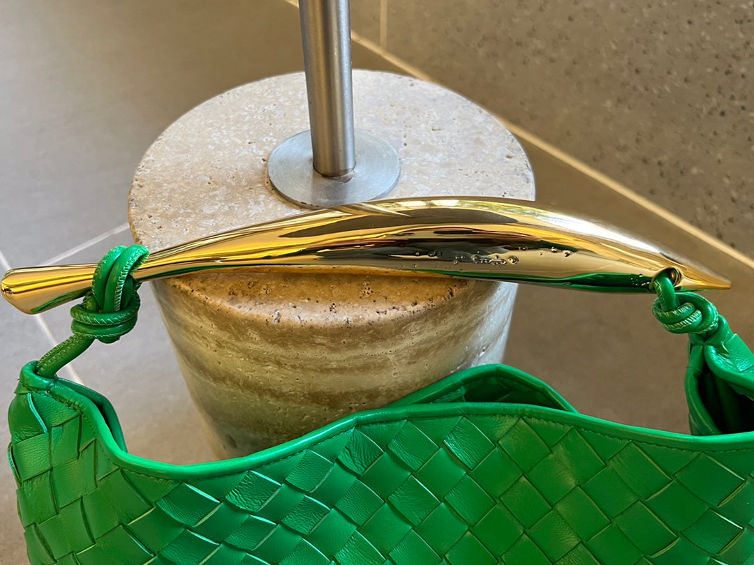 SARDINE 33 WITH CHAIN IN SHAMROCK GREEN LAMBSKIN Amelia