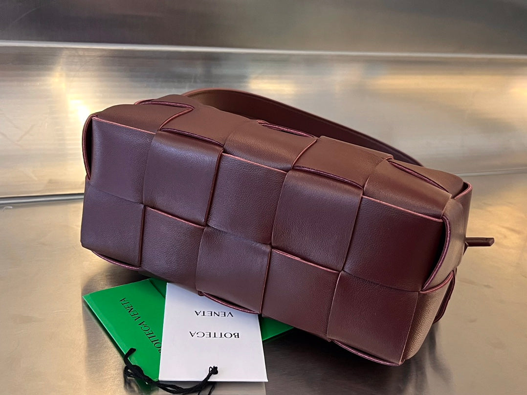 BRICK CASSETTE 28 IN WINE RED CALFSKIN Amelia