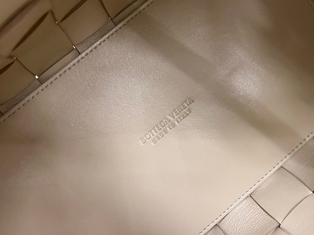 MEDIUM 28 CASSETTE BEIGE LAMBSKIN Amelia