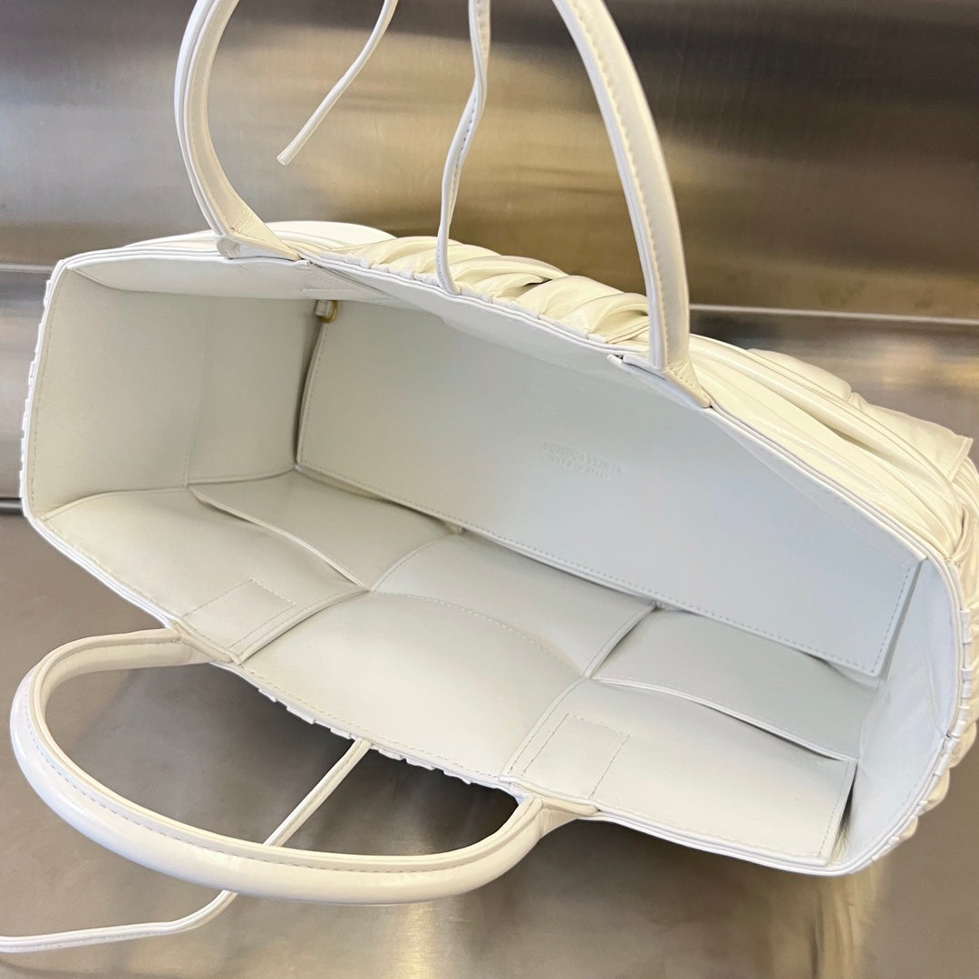 SMALL ARCO TOTE 30 IN WHITE SOFT LAMBSKIN Amelia