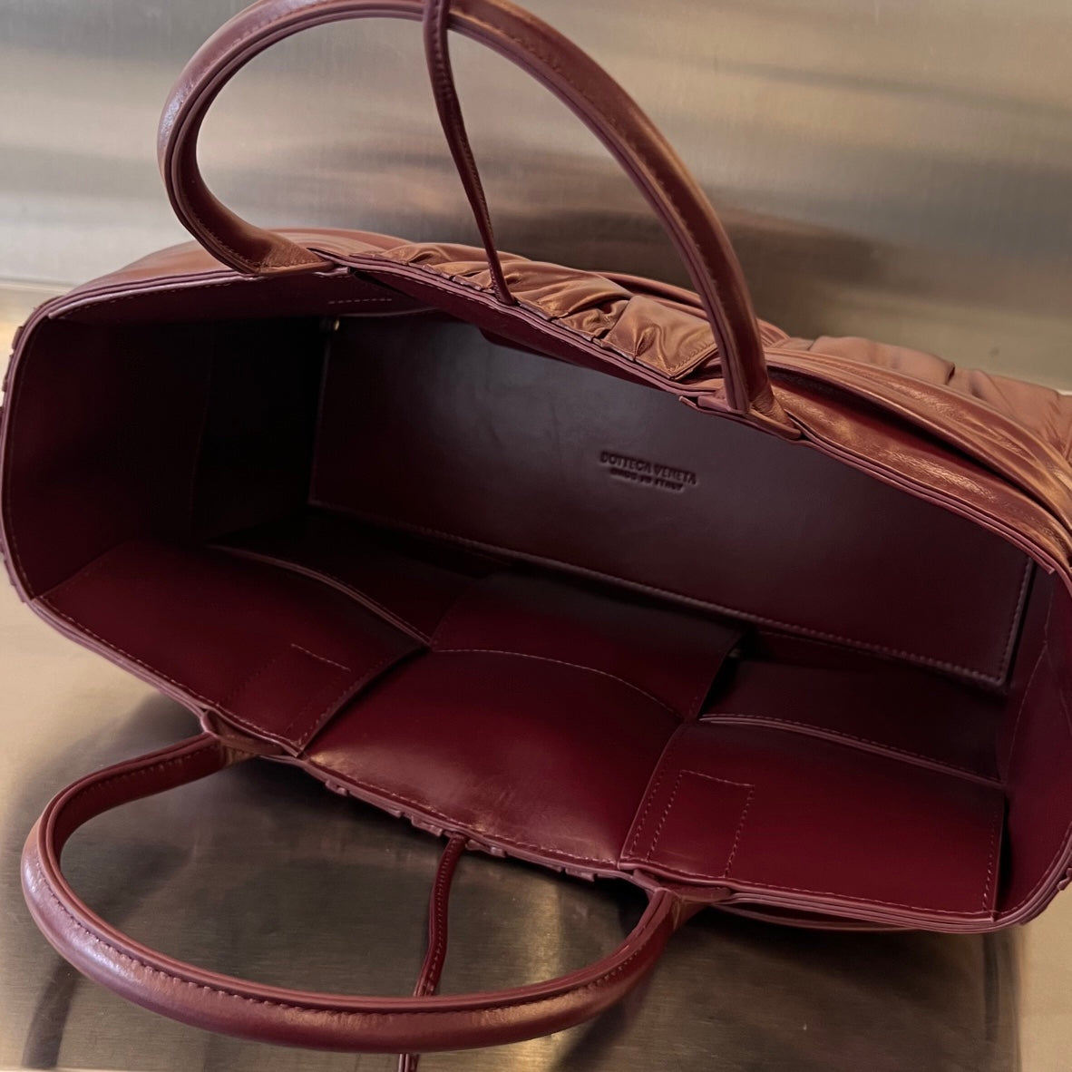 SMALL ARCO TOTE 30 IN WINE RED SOFT LAMBSKIN Amelia Amelia