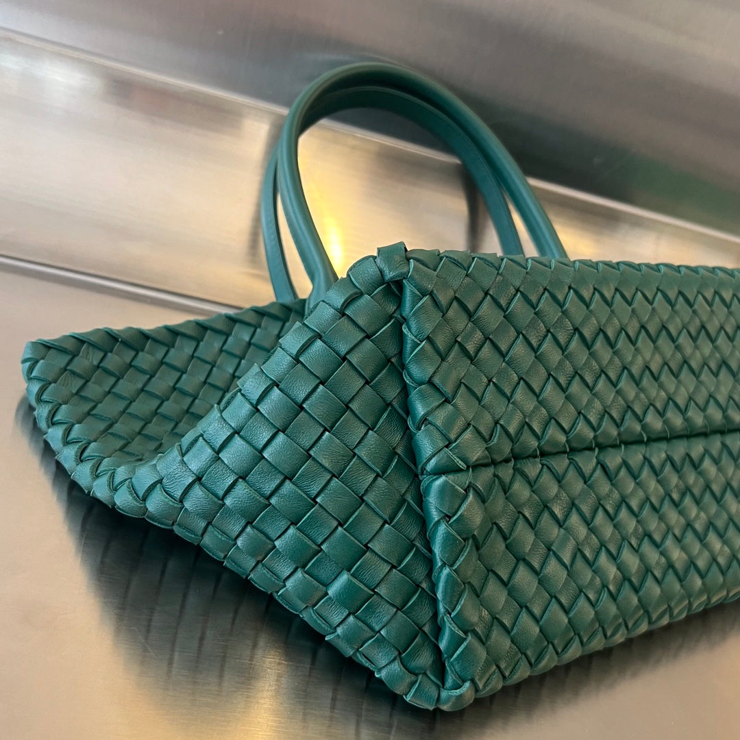 SMALL CABAT 32 IN KAITOKE GREEN LAMBSKIN Amelia Amelia
