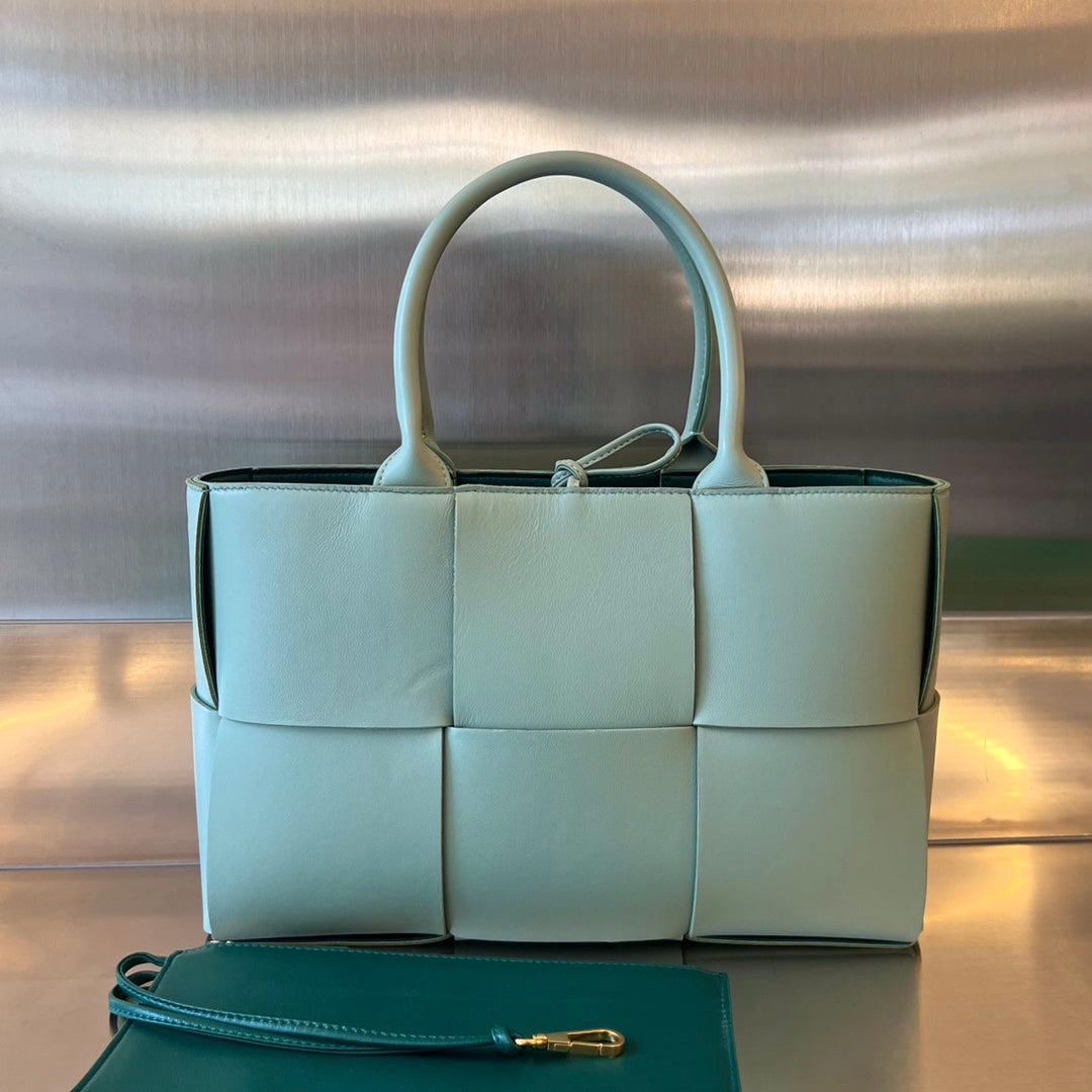 SMALL ARCO TOTE 30 IN MORNING GLORY LAMBSKIN Amelia Amelia