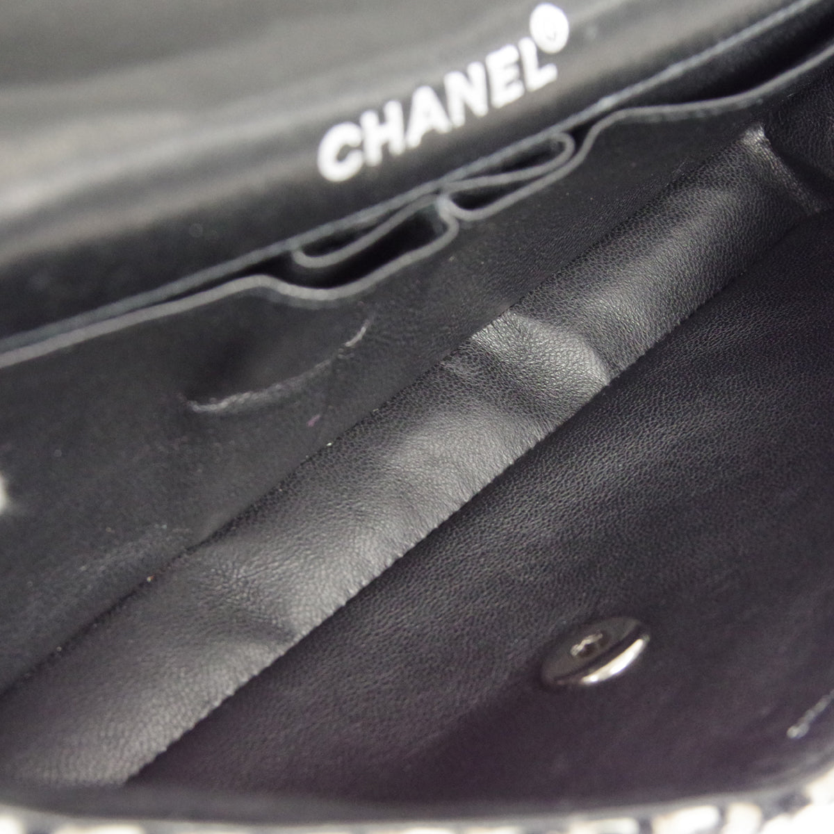 CHANEL 2001-2003 East West SHW Tweed 48640