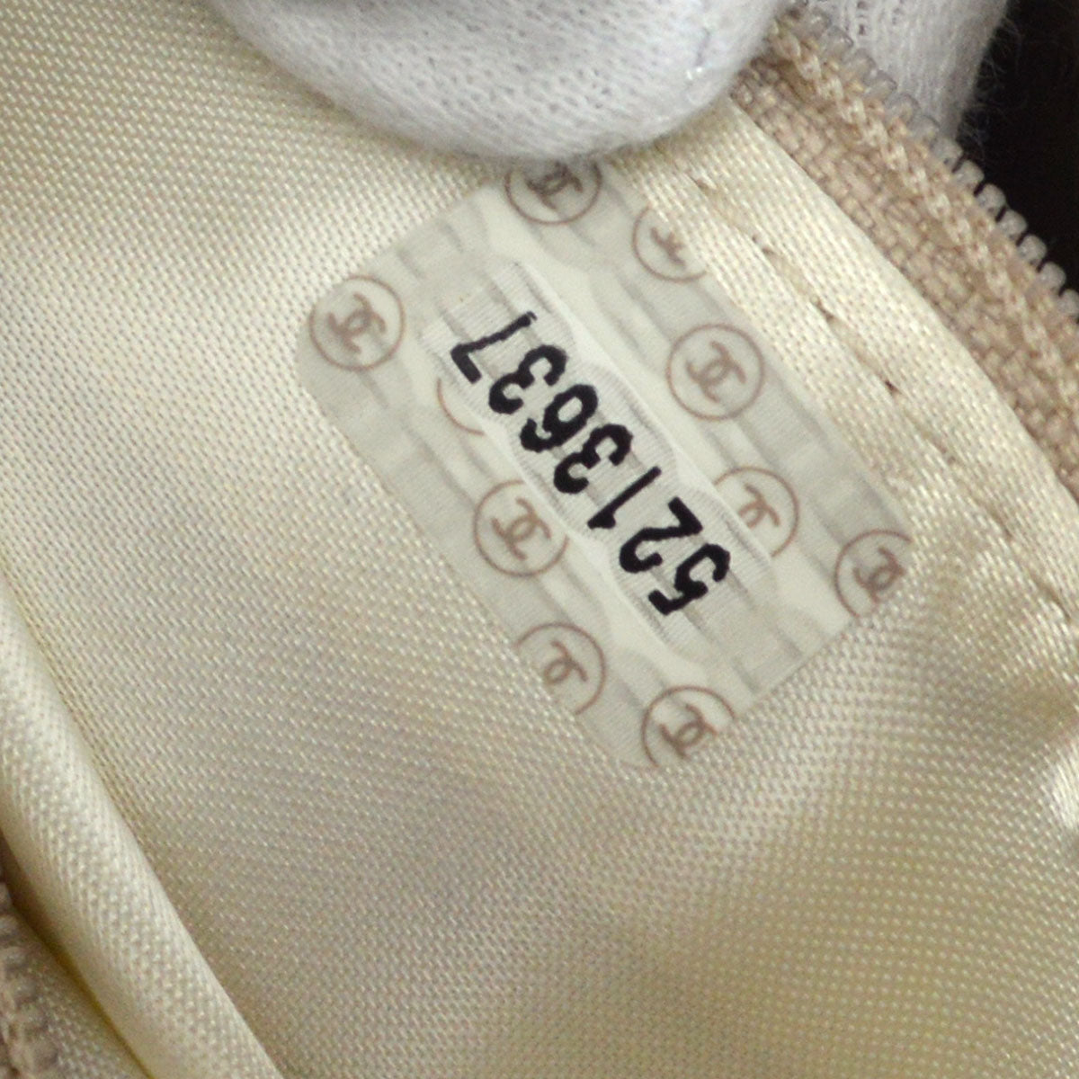 CHANEL 1998 Handbag Ivory Caviar 48716