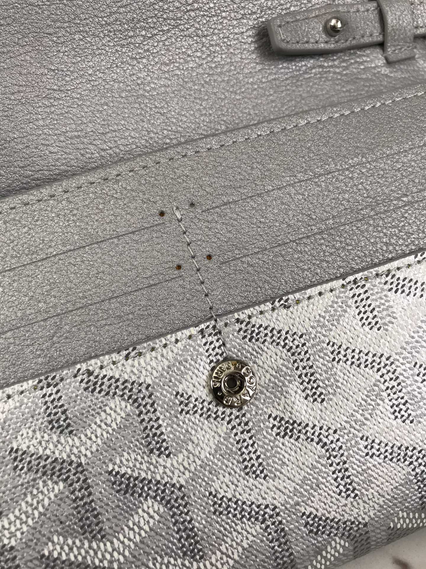 VARENNE CONTINENTAL WALLET 19 IN GRAY GOYARDINE CANVAS by Amelia