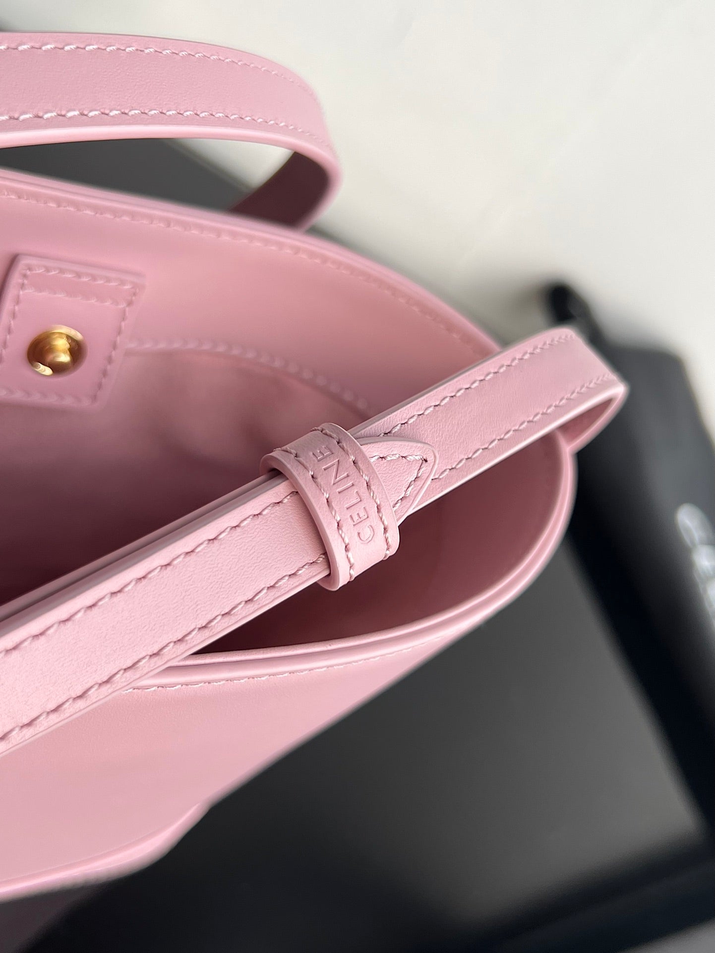 CUIR TRIPHOME 19 PINK PASTEL SMOOTH CALFSKIN BUCKET BAG Amelia Amelia