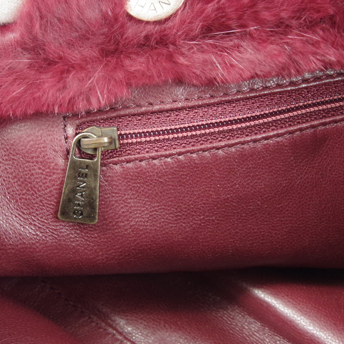 CHANEL 2000-2001 Chain Tote Bordeaux Fur 66394