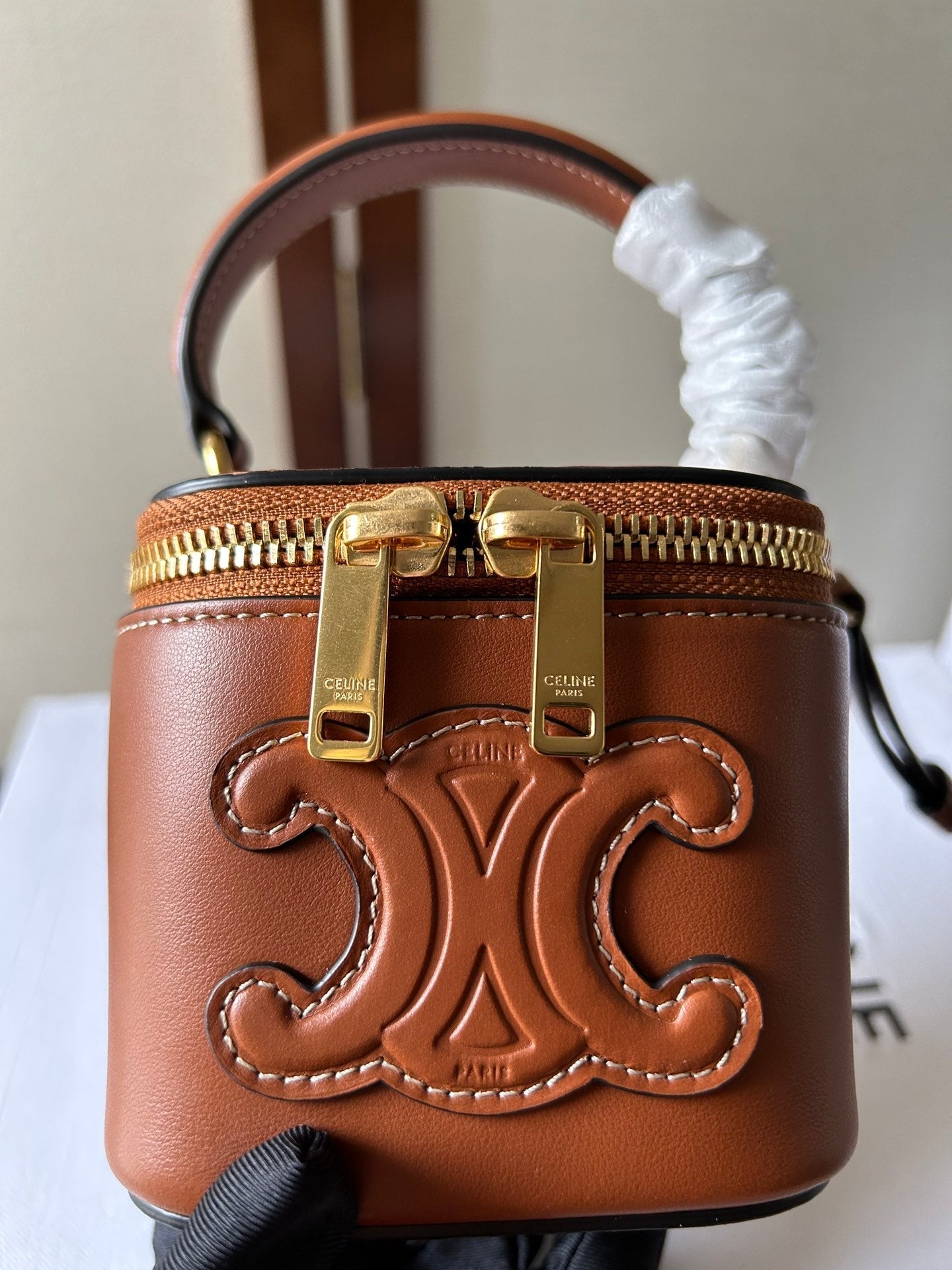 MINI VANITY CASE CUIR TRIOMPHE 9 IN BRONZE BROWN SMOOTH CALFSKIN Amelia Amelia