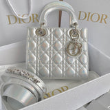 MEDIUM LADY 20 HANDBAG IN SILVER LAMBSKIN Amelia