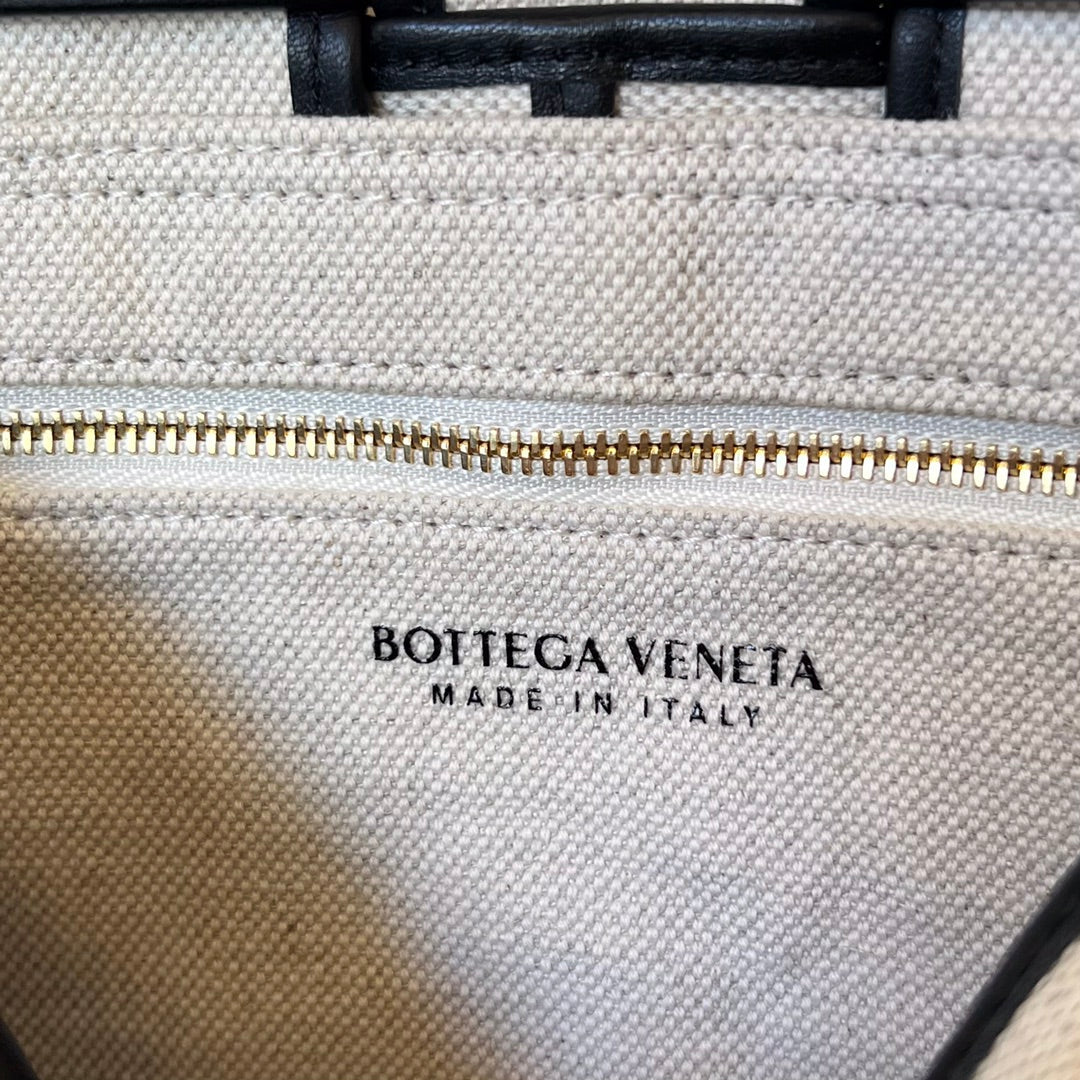 SMALL CASSETTE 23 IN WHITE CANVAS AND BLACK CALFSKIN TRIM Amelia