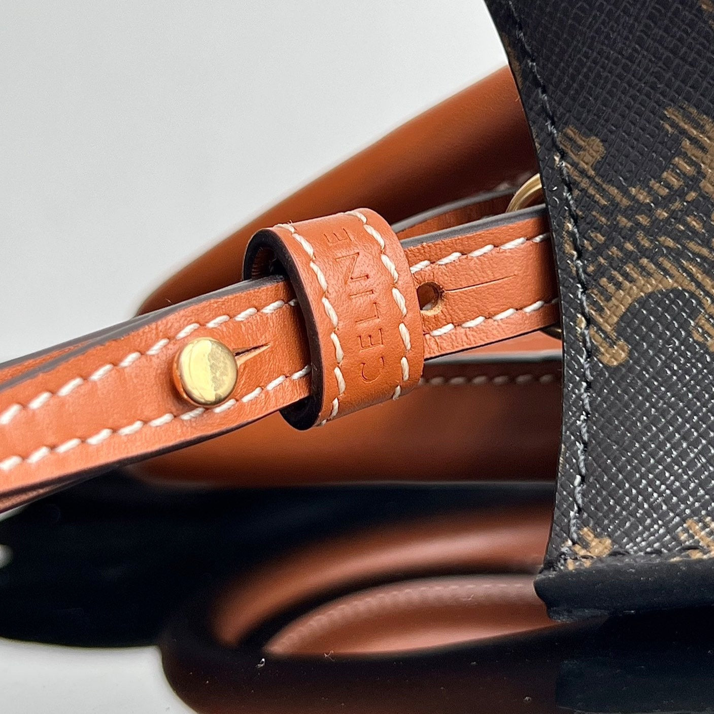 CABAS TRIOMPHE 21 BLACK CALFSKIN TOTE Amelia