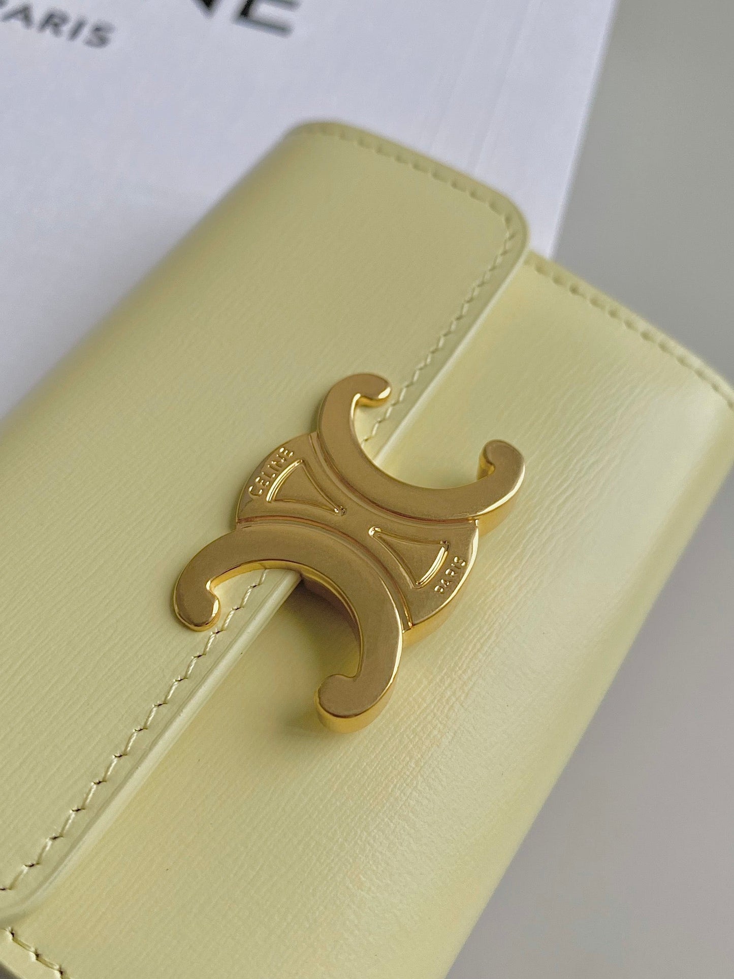 TRIOMPHE 9 WALLET TWO-IN-ONE YELLOW PASTEL CALFSKIN Amelia
