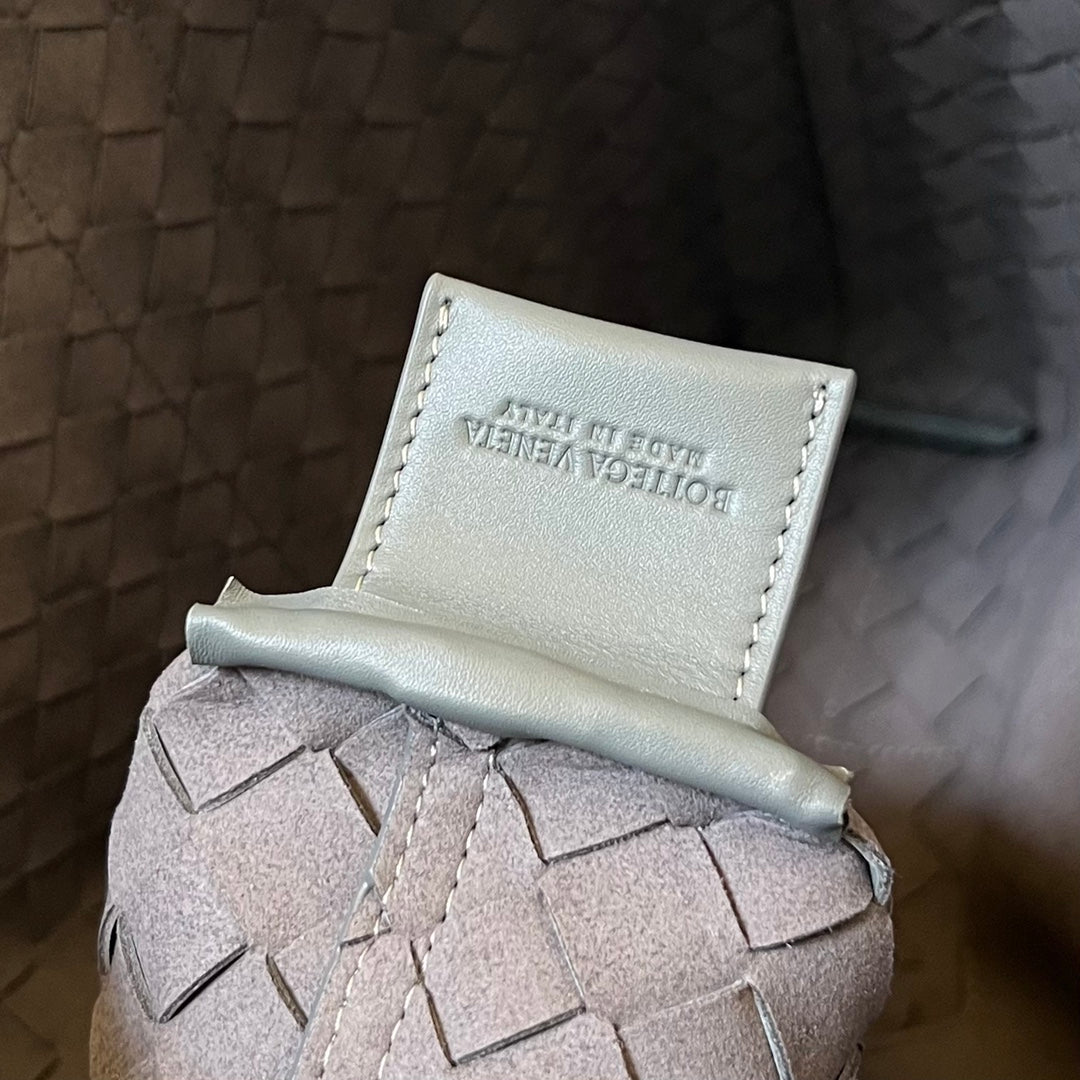 SLIM INTRECCIATO BRIEFCASE 36 GREY CALFSKIN Amelia Amelia