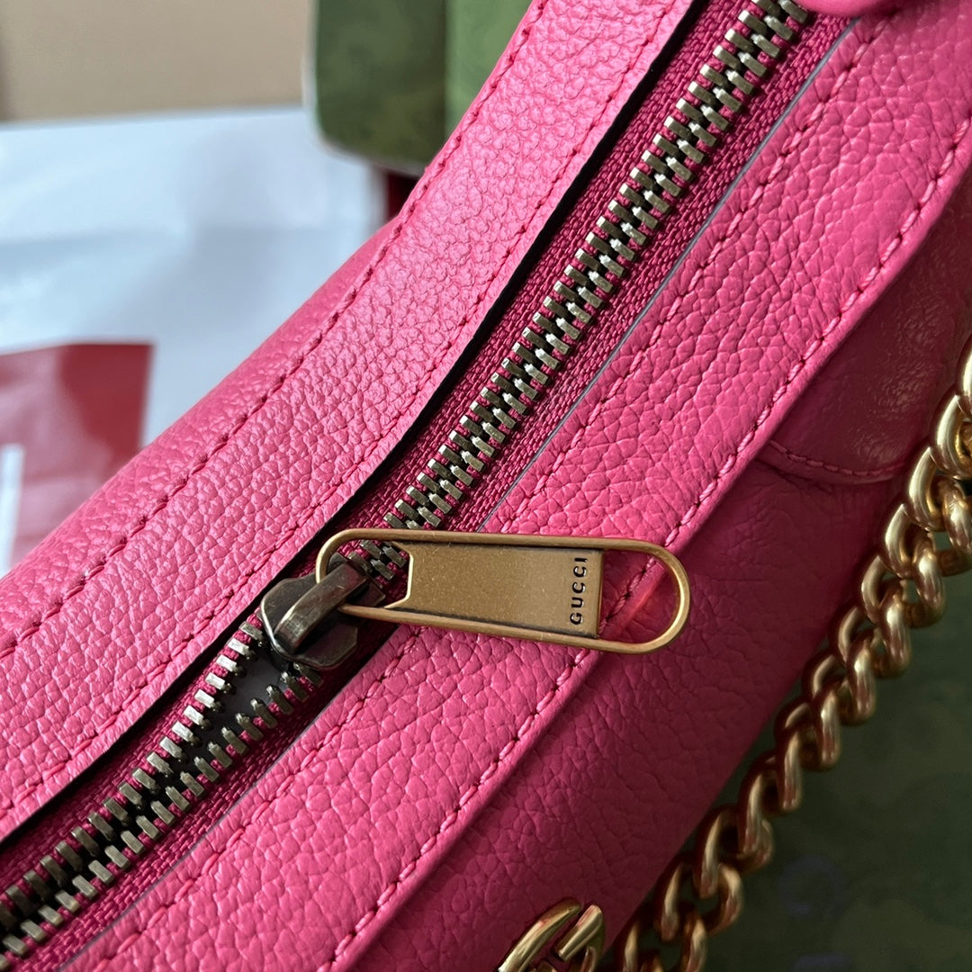 SHOULDER BAG 25 IN BRIGHT PINK CALFSKIN GOLD HARDWARE Amelia