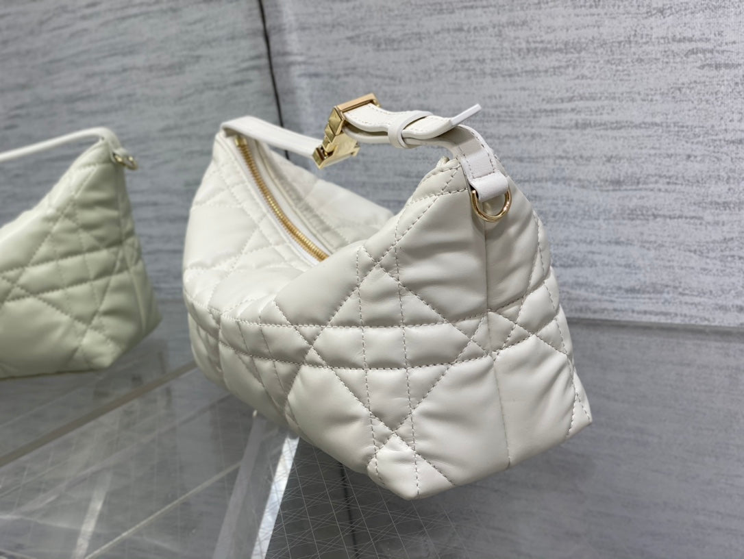 TRAVEL NOMAD POUCH 22 IN WHITE MACROCANNAGE LAMBSKIN GOLD HARDWARE Amelia