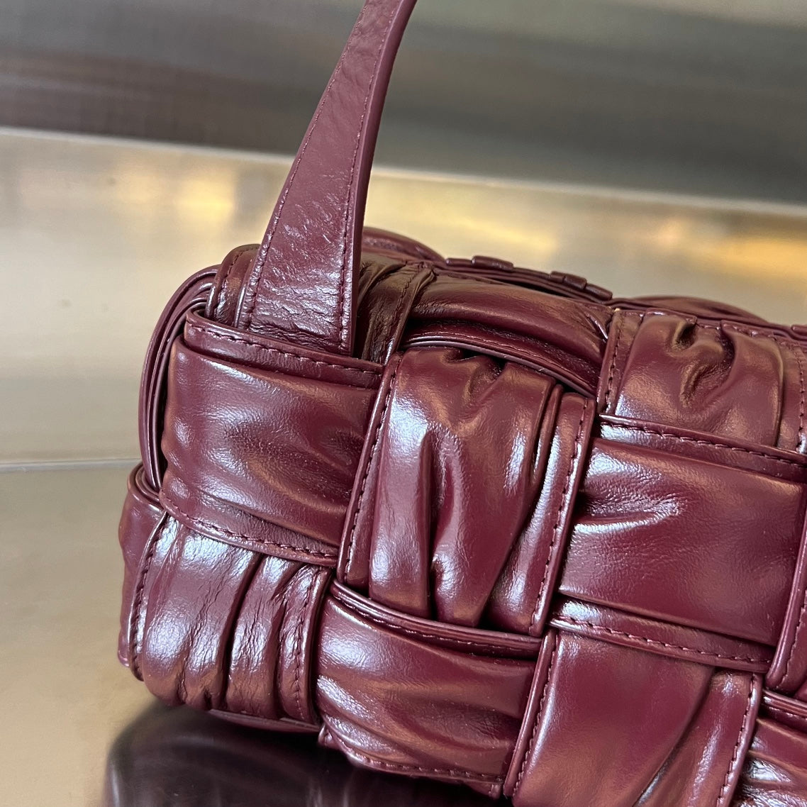 SMALL BRICK CASSETTE 23 IN WINE RED SOFT LAMBSKIN Amelia