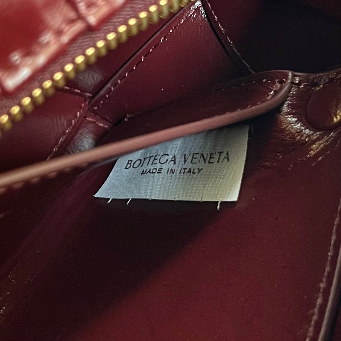 SMALL BRICK CASSETTE 23 IN WINE RED SOFT LAMBSKIN Amelia