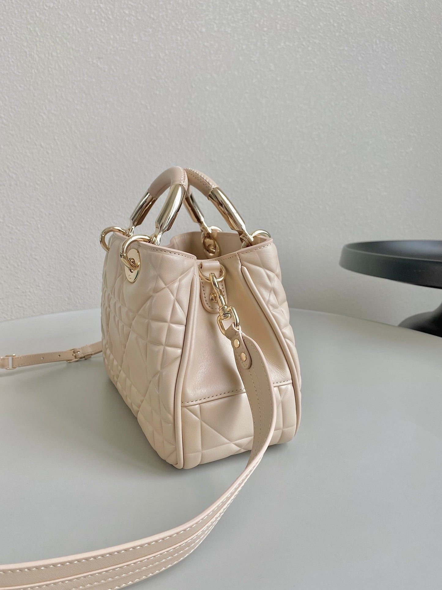 LADY 25 HANDBAG IN BEIGE CALFSKIN Amelia
