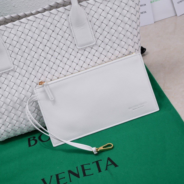 Large Cabat 45cm White Lambskin Ghw Amelia