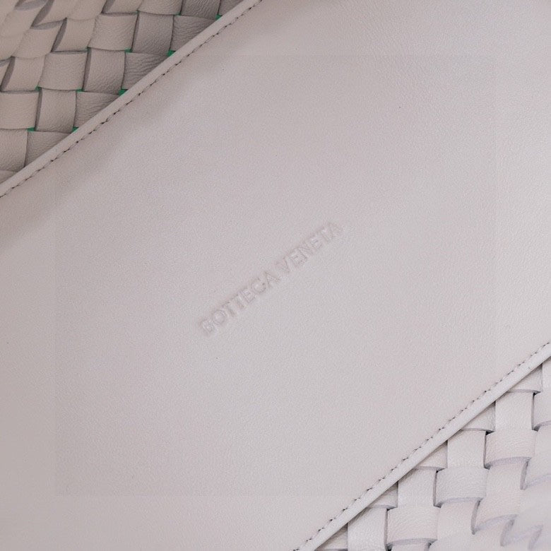 Mini Cabat 20cm White Lambskin Ghw Amelia