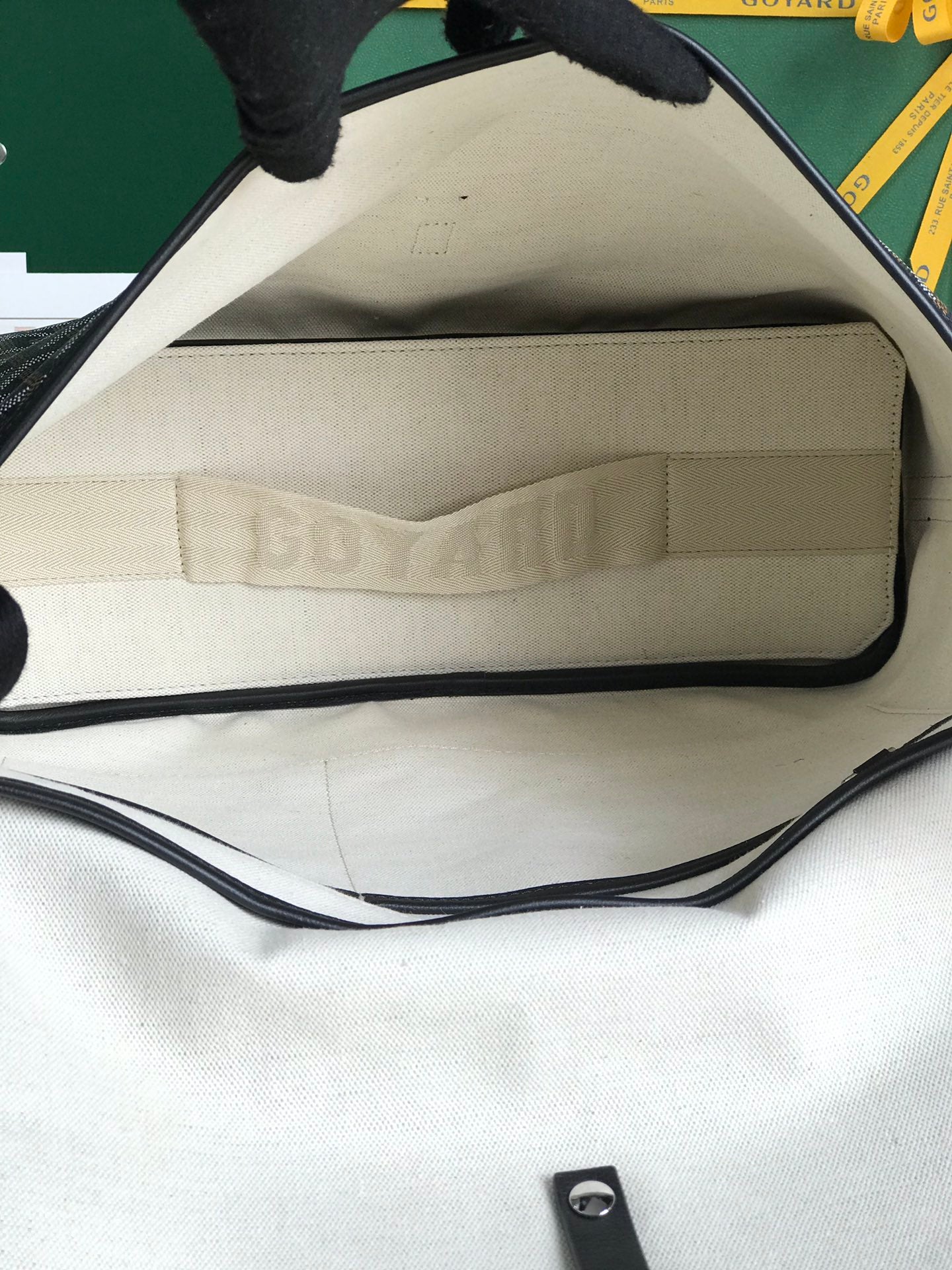 CITADIN MESSENGER BAG 39 IN BLACK GOYARDINE CANVAS Amelia