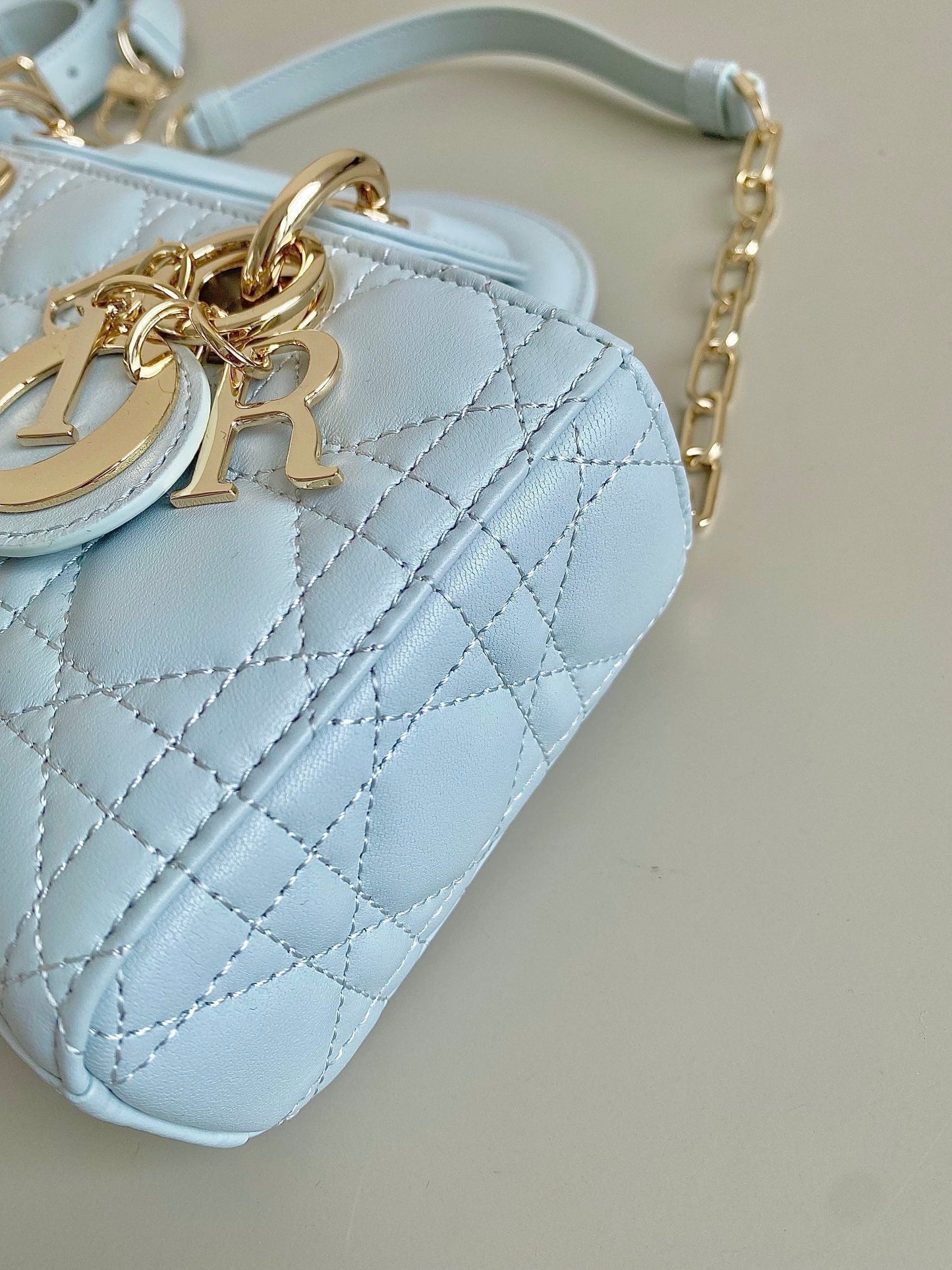 D-JOY BAG 22 IN LIGHT BLUE LAMBSKIN Amelia