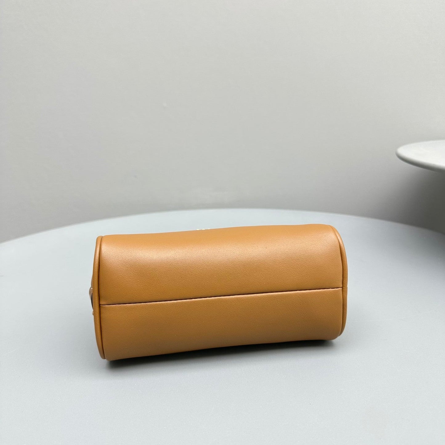 TOP-HANDLE 18 BAG IN CARAMEL BROWN CALFSKIN Amelia