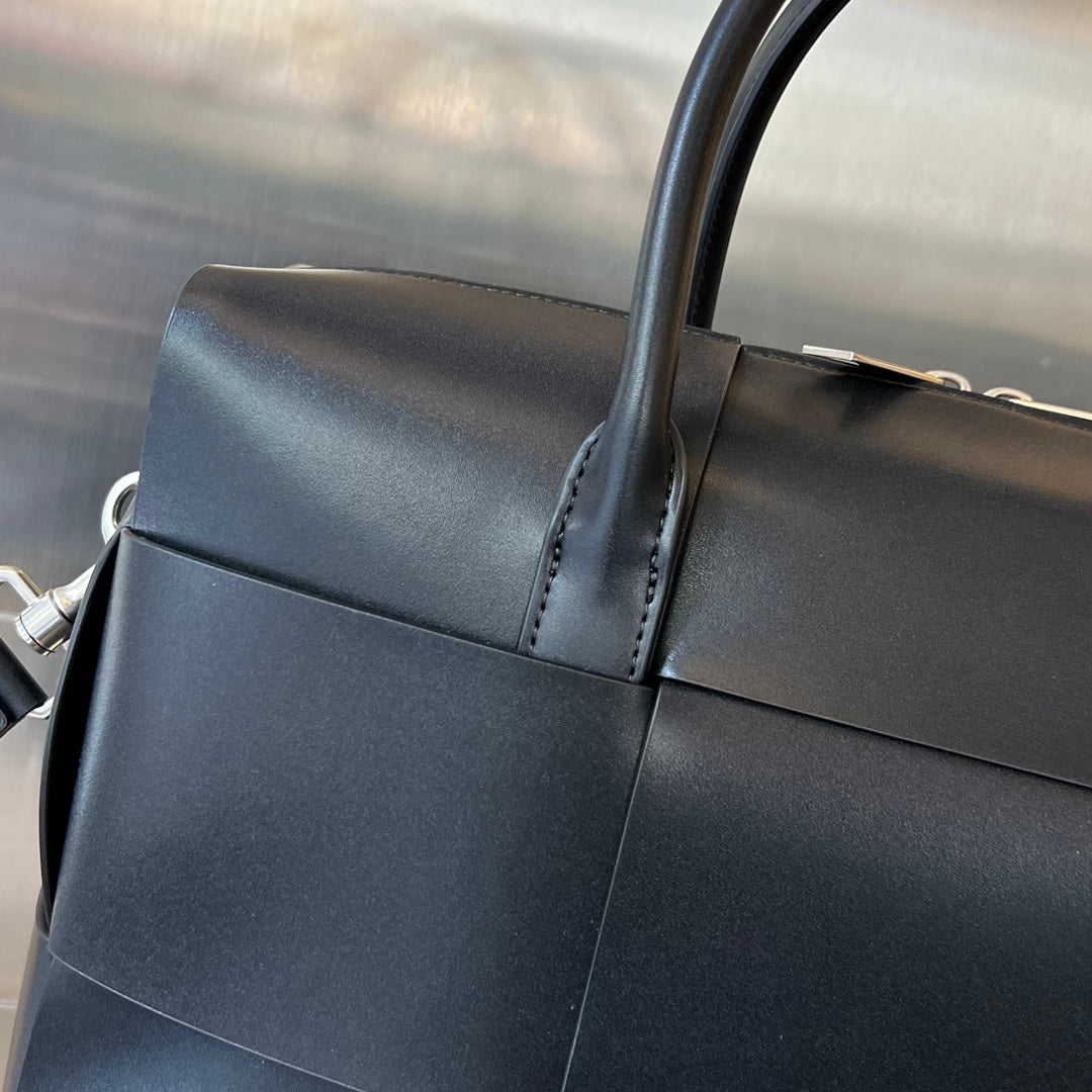 ARCO 36 BAG IN BLACK LAMBSKIN Amelia