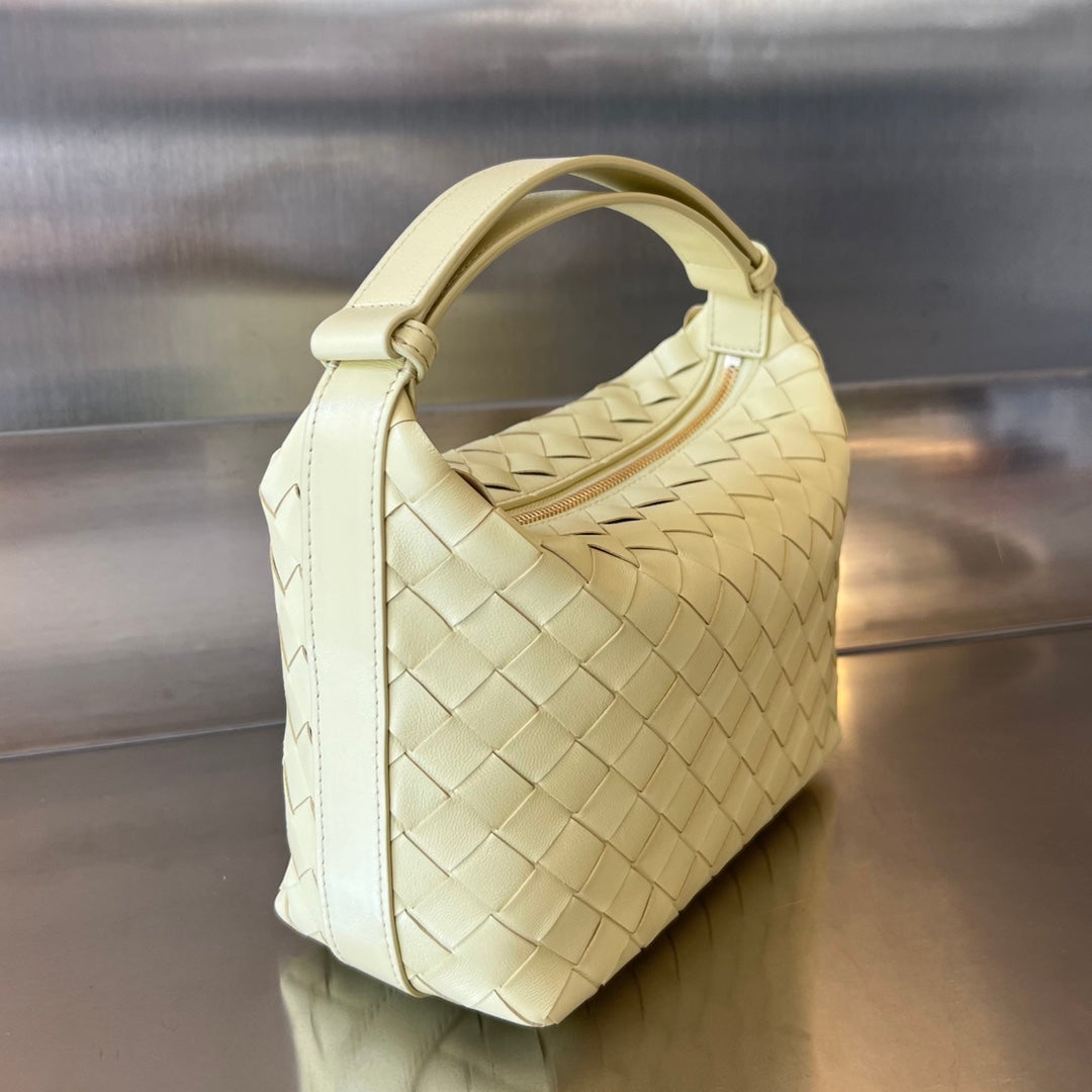 WALLACE 22 BAG IN YELLOW CREAM CALFSKIN Amelia