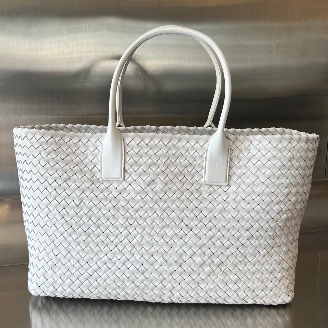 LARGE CABAT 51 IN WHITE LAMBSKIN Amelia Amelia