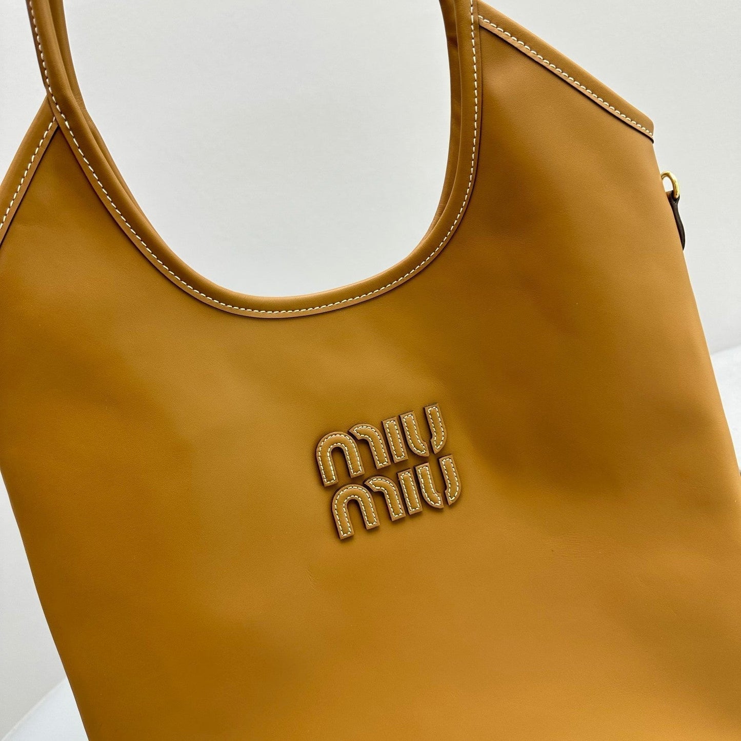 HOBO 40 TOTE IN GOLDENROD YELLOW CALFSKIN Amelia Bags