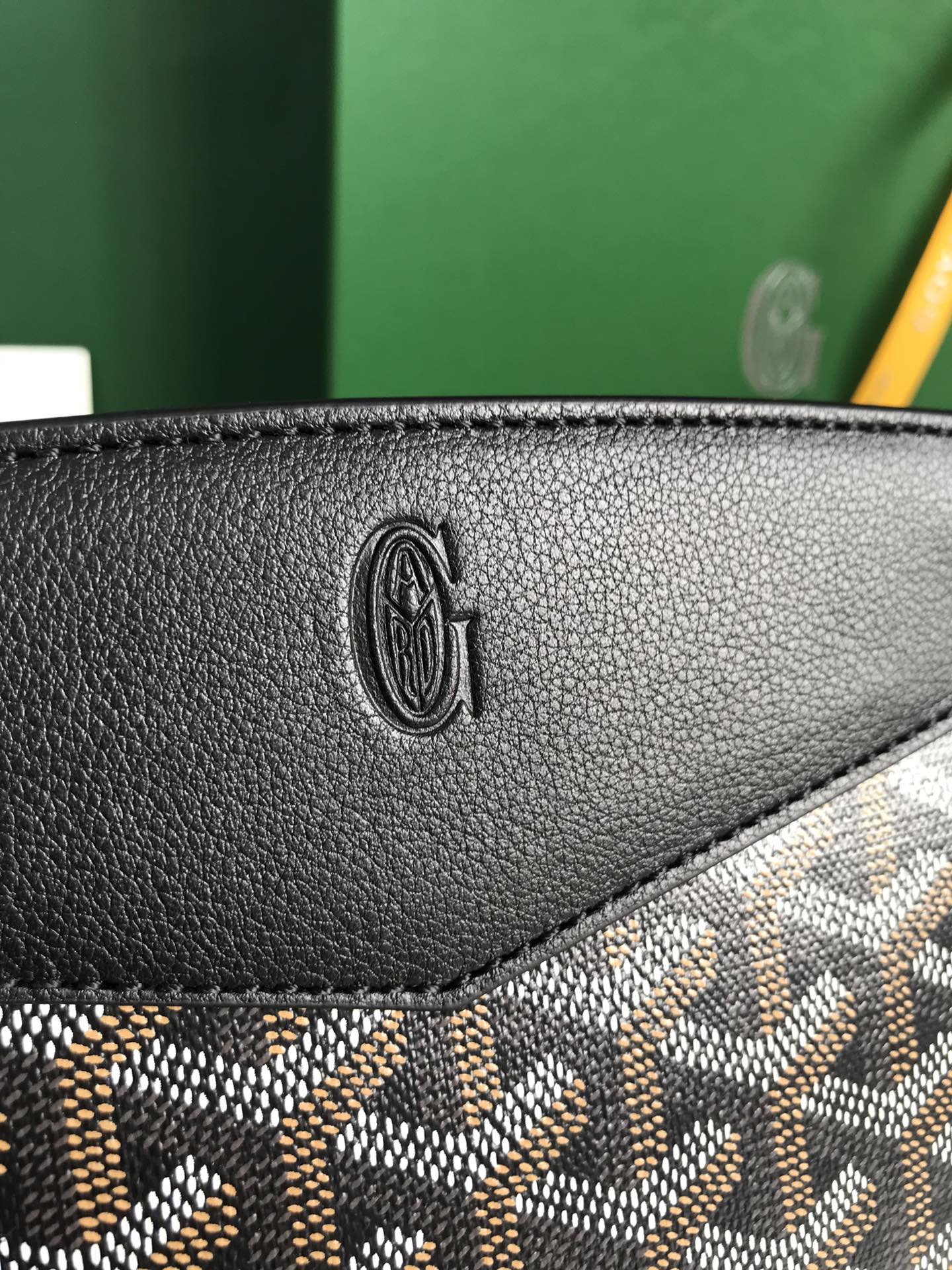 ROUETTE STRUCTURÉ MINI BAG 21 IN BLACK GOYARDINE CANVAS AND CALFSKIN by Amelia