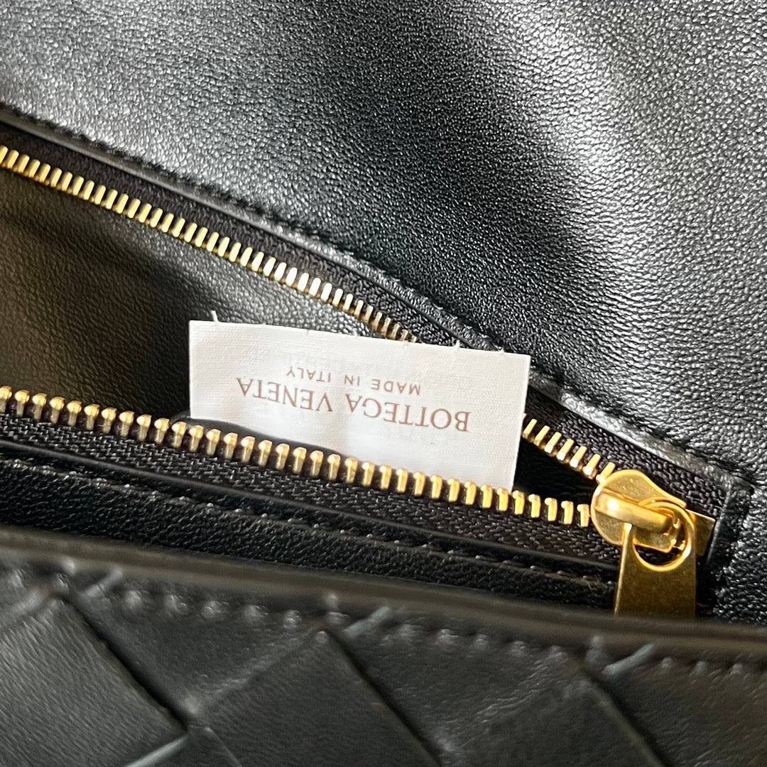 Amelia Long Clutch Andiamo With Handle 31cm Black Calfskin Ghw