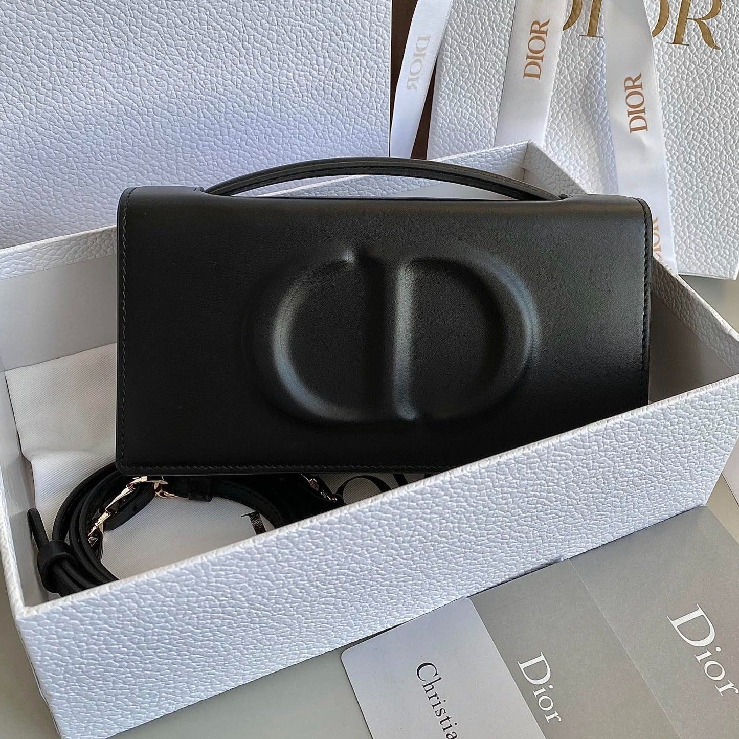 SIGNATURE CHAIN BAG 21 IN BLACK CALFSKIN Amelia