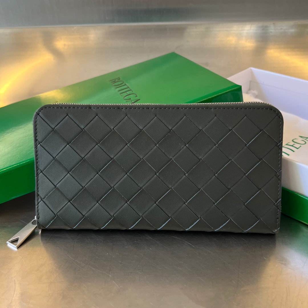 INTRECCIATO 19 WALLET IN BLACK CALFSKIN Amelia