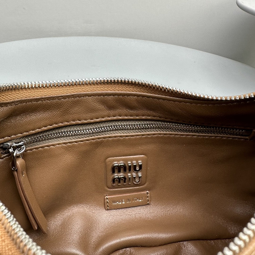 PUCKET BAG 21 IN PEANUT BROWN CALFSKIN Amelia Bags