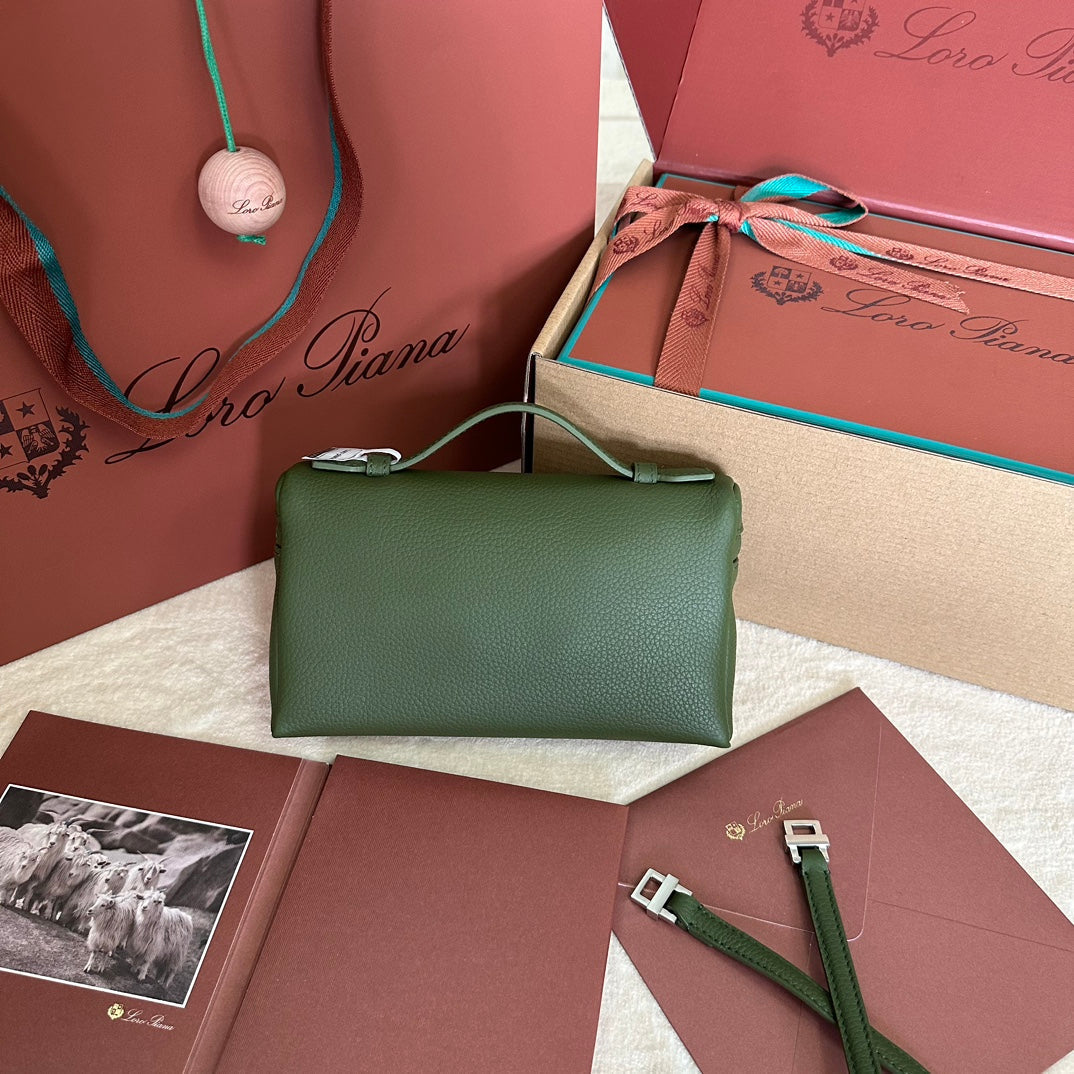 EXTRA POCKET L19 IN PINE GREEN CALFSKIN WITH SILVER HARDWARE Amelia