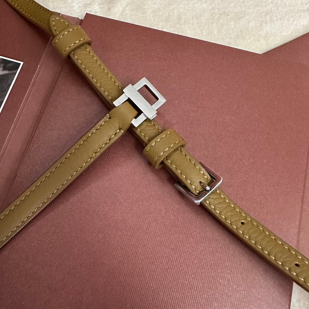 EXTRA POCKET L19 IN DIJON YELLOW GRAINED CALFSKIN WITH SILVER HARDWARE Amelia