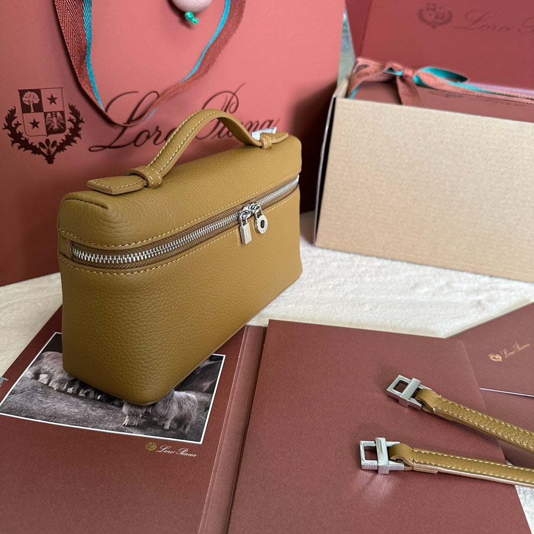 EXTRA POCKET L19 IN DIJON YELLOW GRAINED CALFSKIN WITH SILVER HARDWARE Amelia