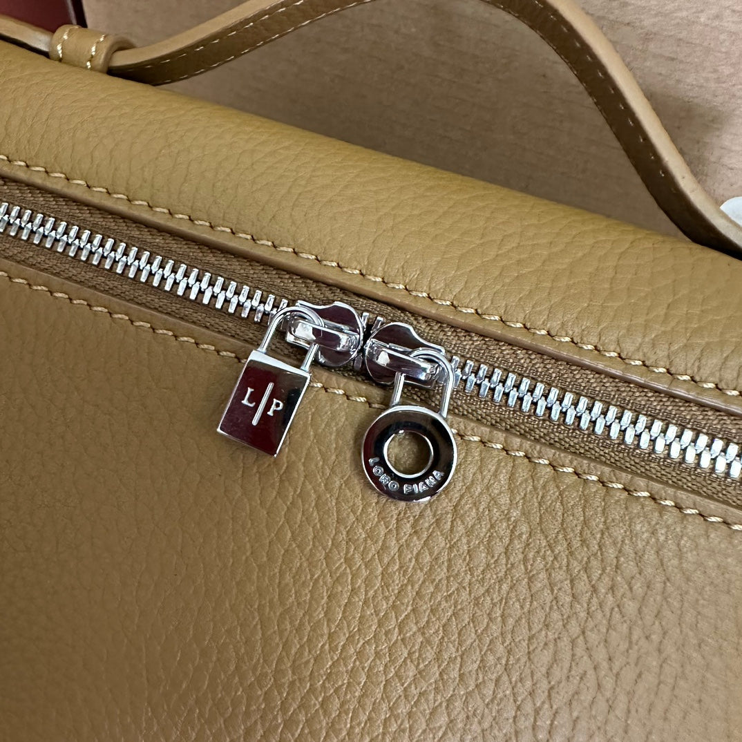 EXTRA POCKET L19 IN DIJON YELLOW GRAINED CALFSKIN WITH SILVER HARDWARE Amelia