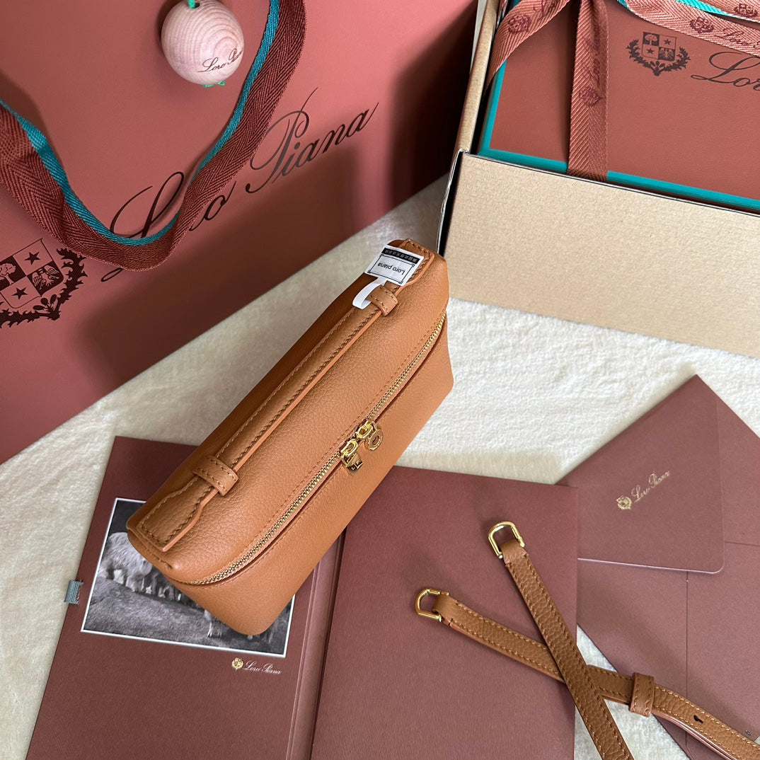 EXTRA POCKET L19 IN BRONZE BROWN GRAINED CALFSKIN WITH GOLD HARDWARE by Amelia