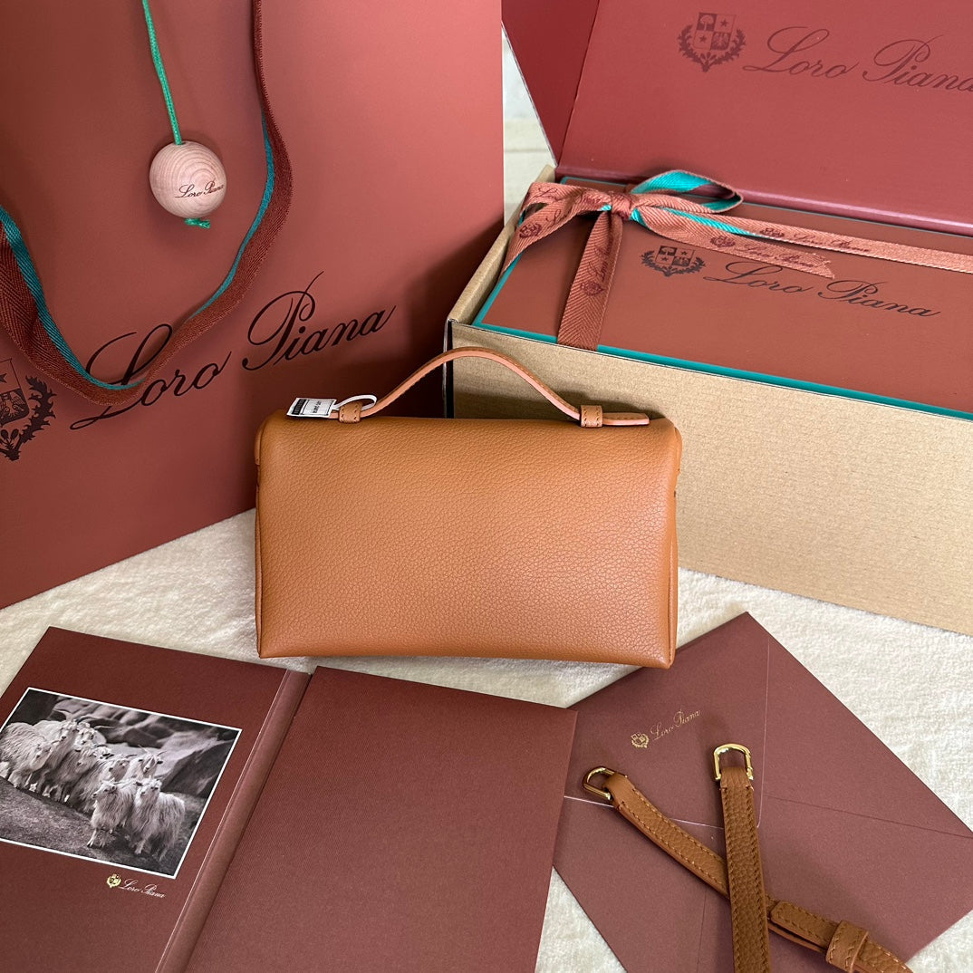 EXTRA POCKET L19 IN BRONZE BROWN GRAINED CALFSKIN WITH GOLD HARDWARE Amelia Amelia